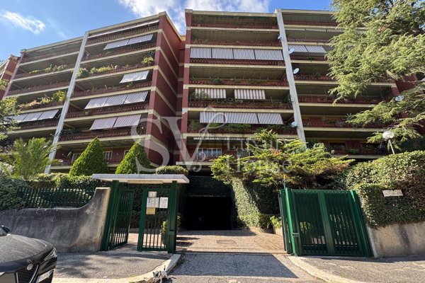 appartamento in vendita a Roma in zona Tomba di Nerone