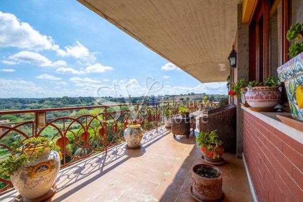 appartamento in vendita a Roma in zona Tomba di Nerone