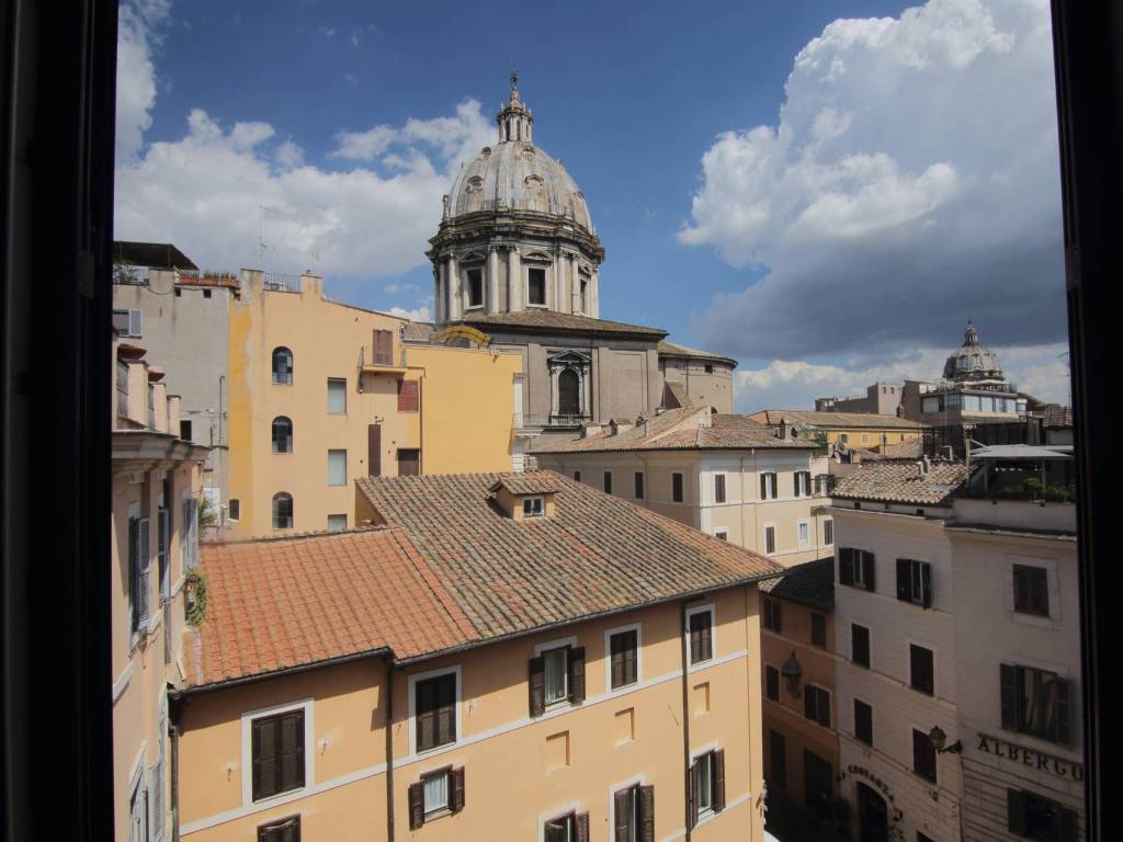 appartamento in vendita a Roma in zona Rione Regola