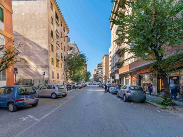 negozio in vendita a Roma in zona Ostiense