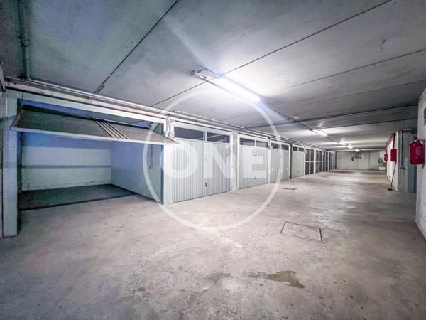 negozio in vendita a Roma in zona Appio Pignatelli