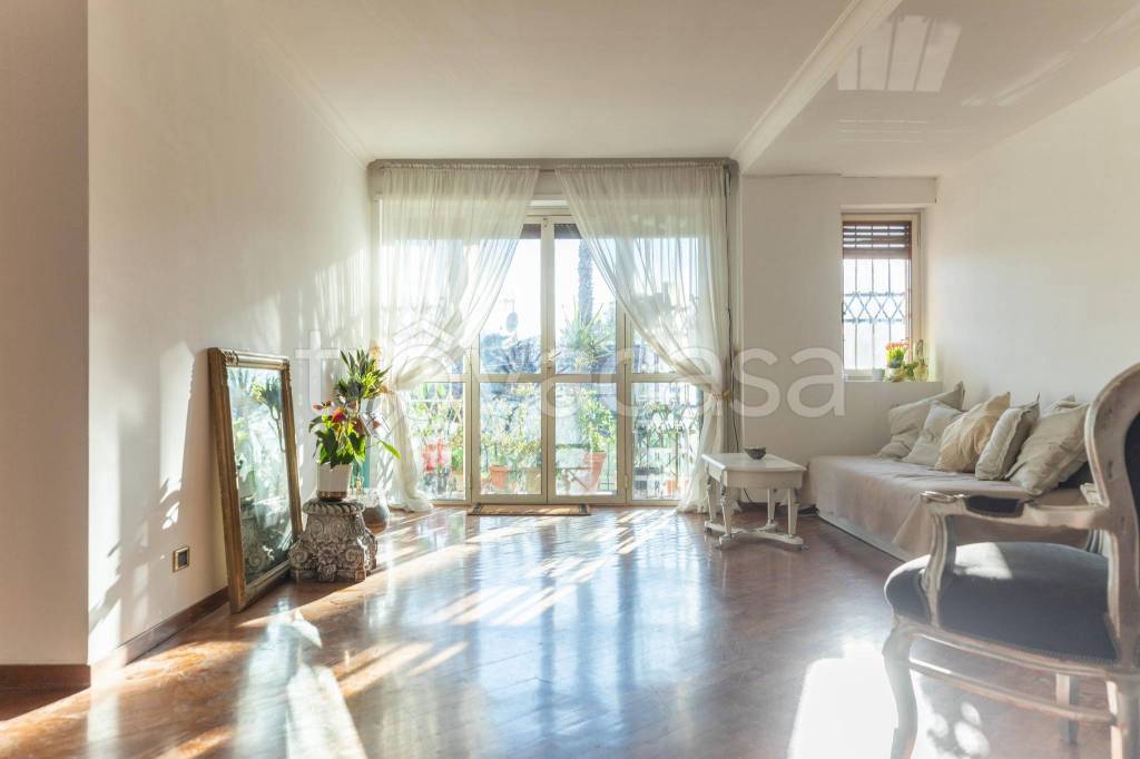 appartamento in vendita a Roma in zona EUR