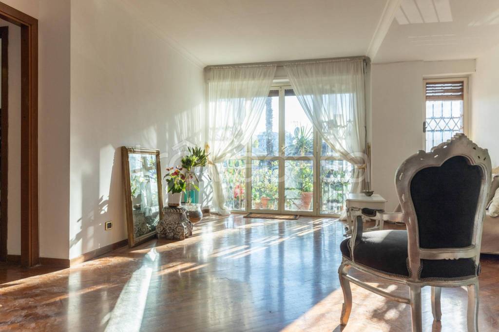 appartamento in vendita a Roma in zona EUR