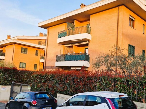 appartamento in vendita a Roma in zona Osteria del Curato