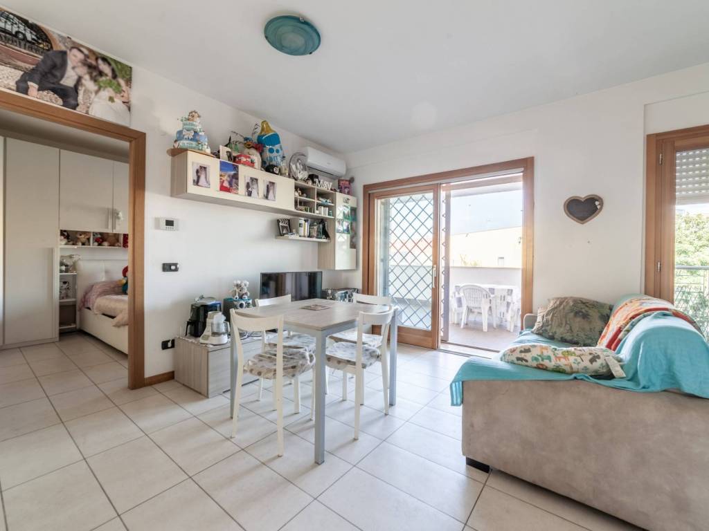 appartamento in vendita a Roma in zona Torre Maura