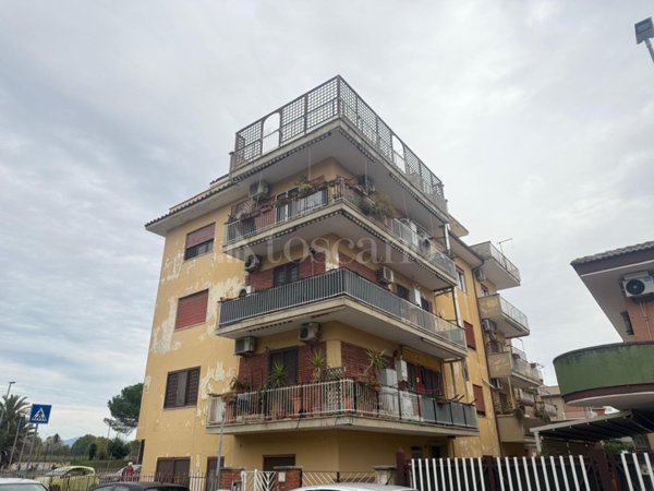 appartamento in vendita a Roma in zona San Basilio