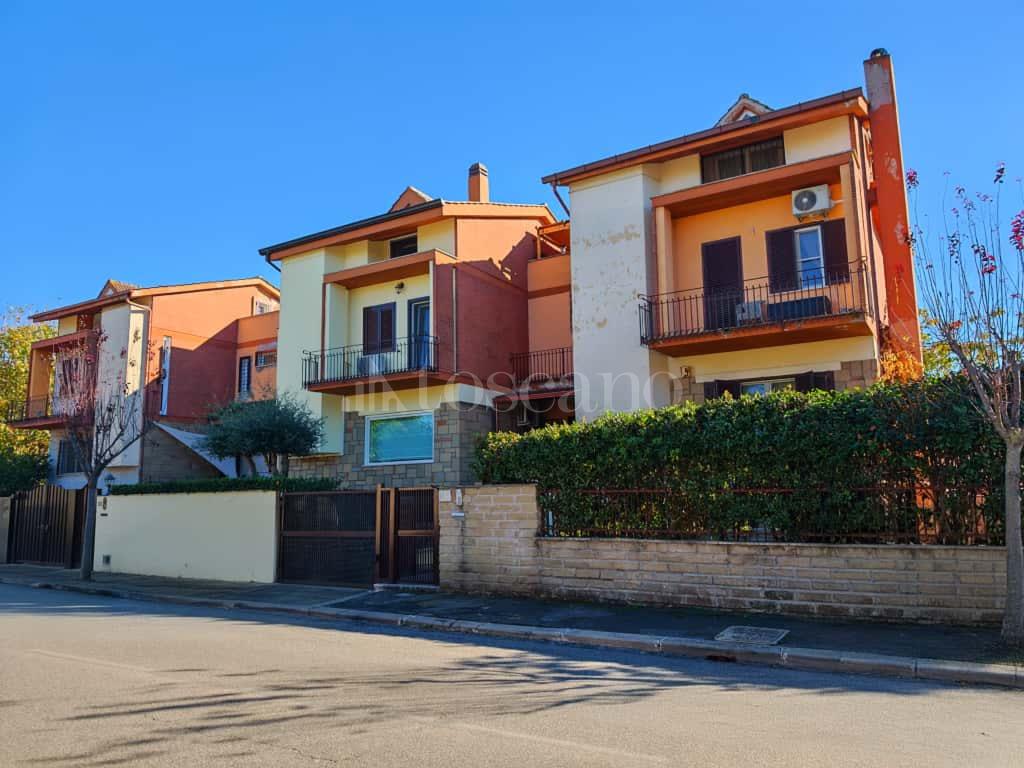 appartamento in vendita a Roma in zona Axa