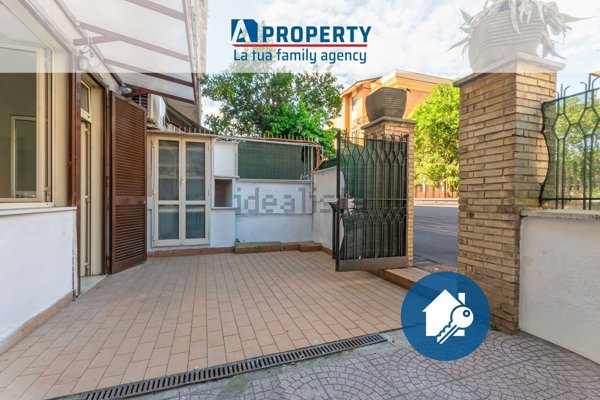 appartamento in vendita a Roma in zona Tor Bella Monaca