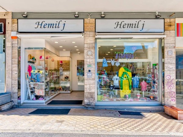 negozio in vendita a Roma in zona Monte Sacro/Talenti