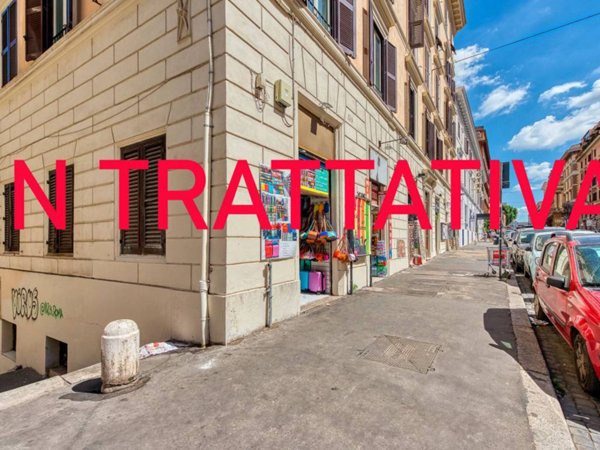 negozio in vendita a Roma in zona Rione Monti/Campitelli
