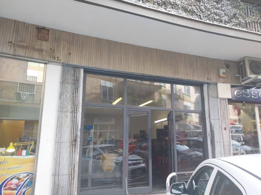 negozio in vendita a Roma in zona Tor di Quinto