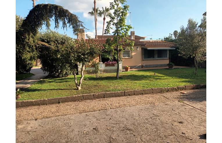 casa indipendente in vendita a Roma in zona Infernetto