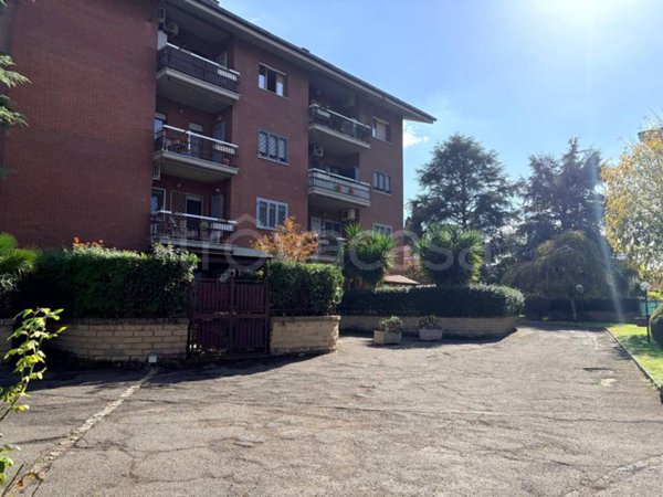 locale di sgombero in vendita a Roma in zona Casal Morena