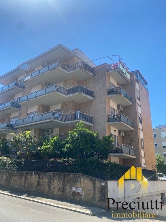 appartamento in vendita a Roma in zona Corviale