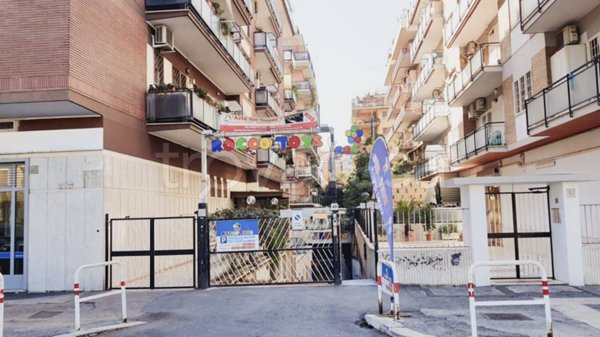 locale commerciale in vendita a Roma in zona Ardeatino