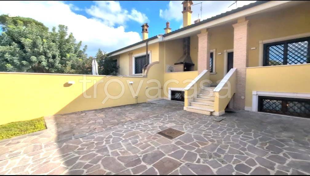 casa indipendente in vendita a Roma in zona Infernetto