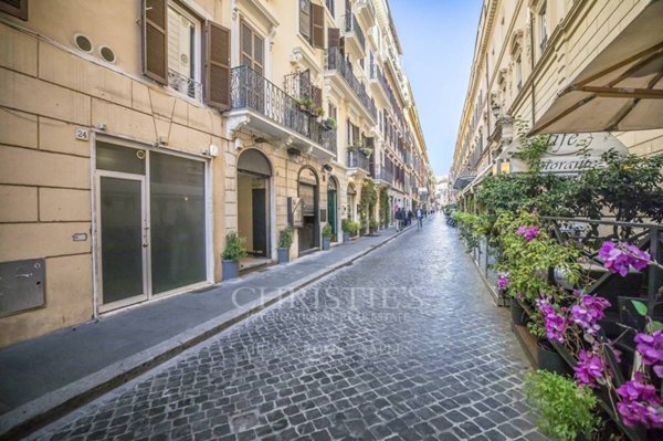 negozio in vendita a Roma in zona Trevi-Colonna
