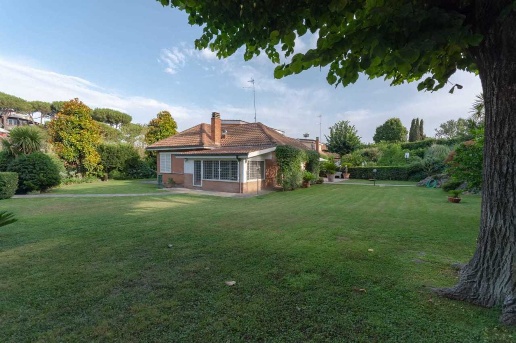 casa indipendente in vendita a Roma in zona Massimina/Casal Lumbroso