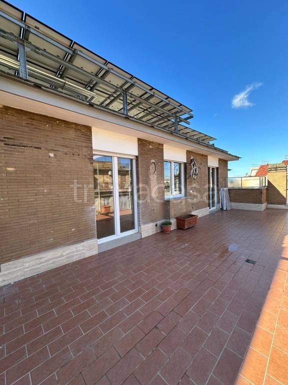 appartamento in vendita a Roma in zona Ardeatino