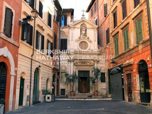 appartamento in vendita a Roma in zona Rione Regola