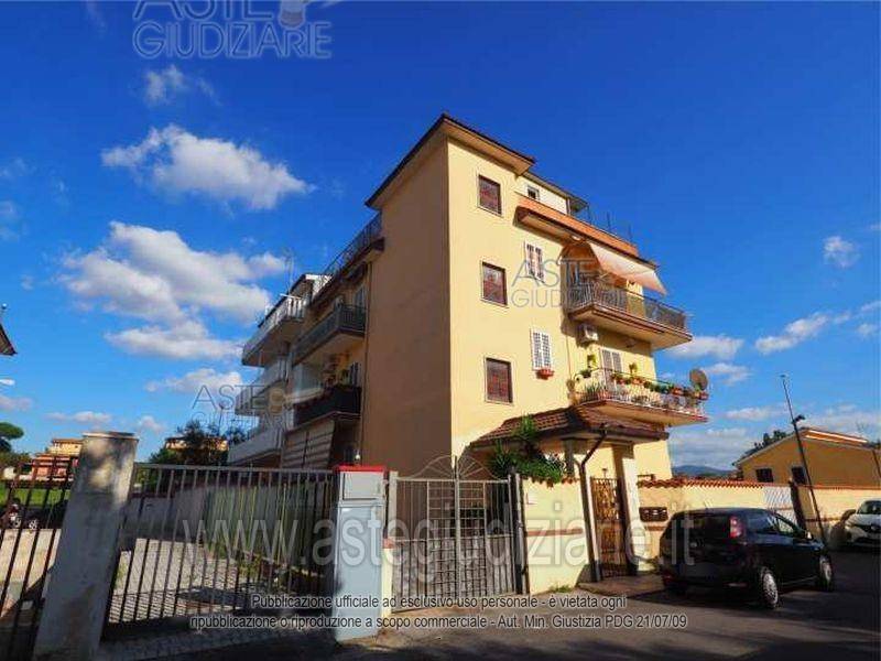 appartamento in vendita a Roma in zona Finocchio