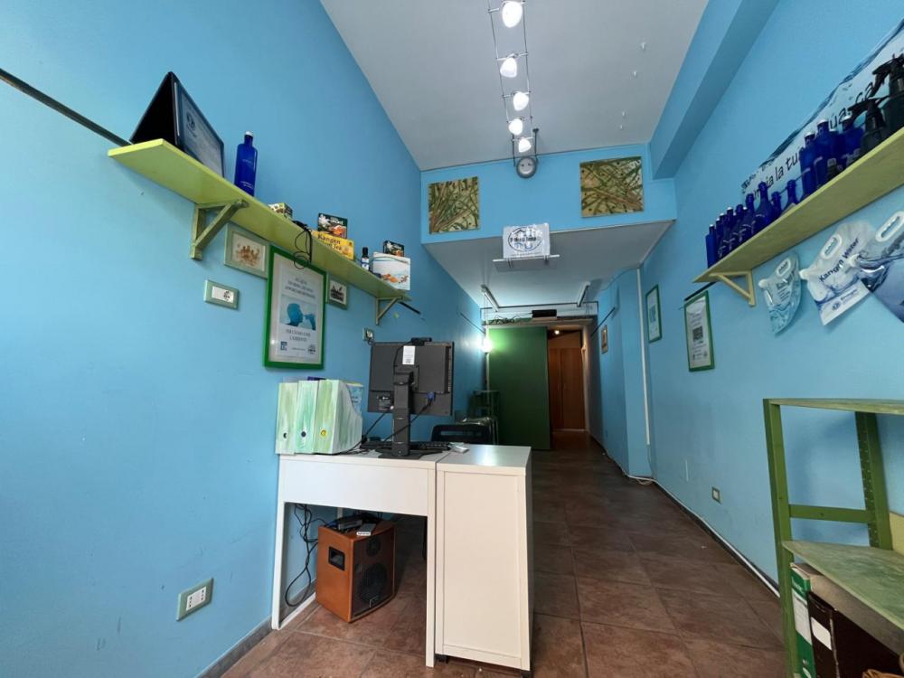 locale commerciale in vendita a Roma in zona Monte Sacro/Talenti