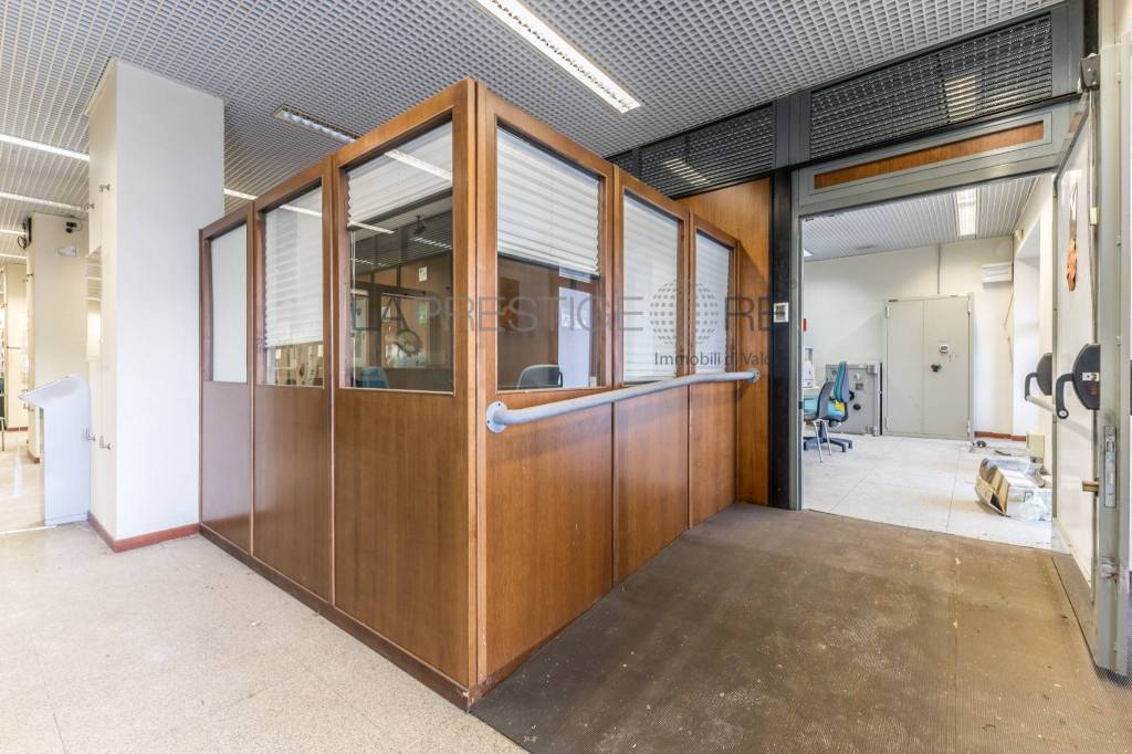 negozio in vendita a Roma in zona Ostia