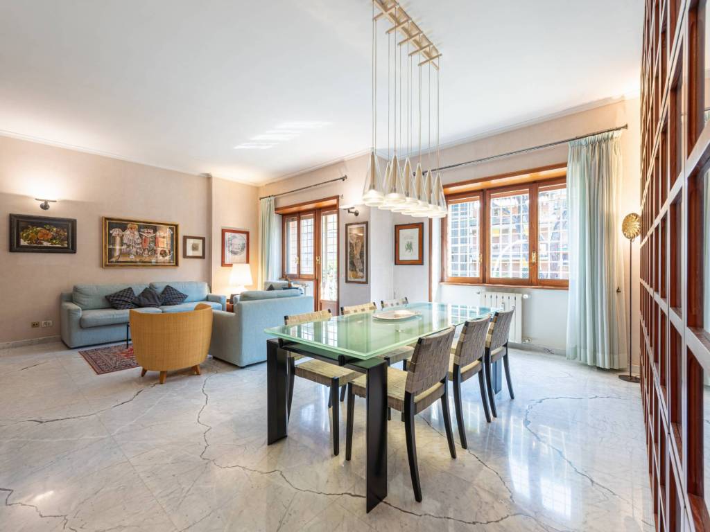 appartamento in vendita a Roma in zona Giardini di Corcolle