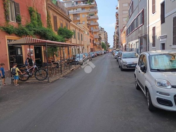 negozio in vendita a Roma in zona Prenestino-Labicano