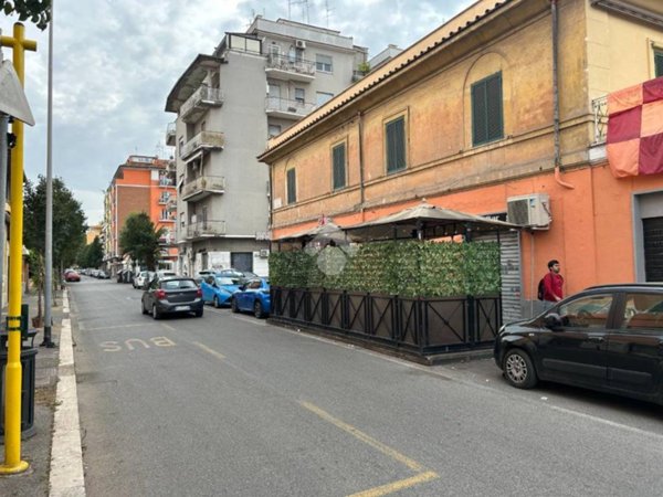 negozio in vendita a Roma in zona Prenestino-Centocelle