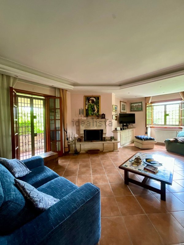 casa indipendente in vendita a Roma in zona Infernetto