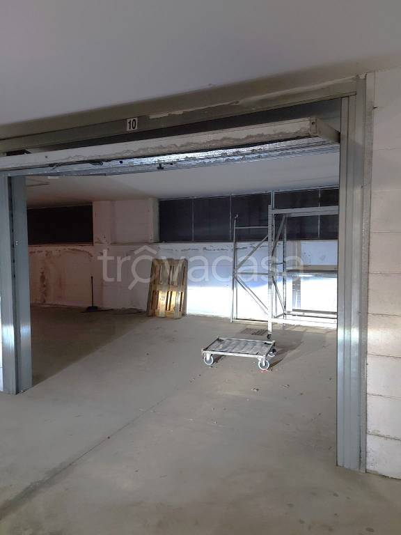 locale di sgombero in vendita a Roma in zona La Pisana