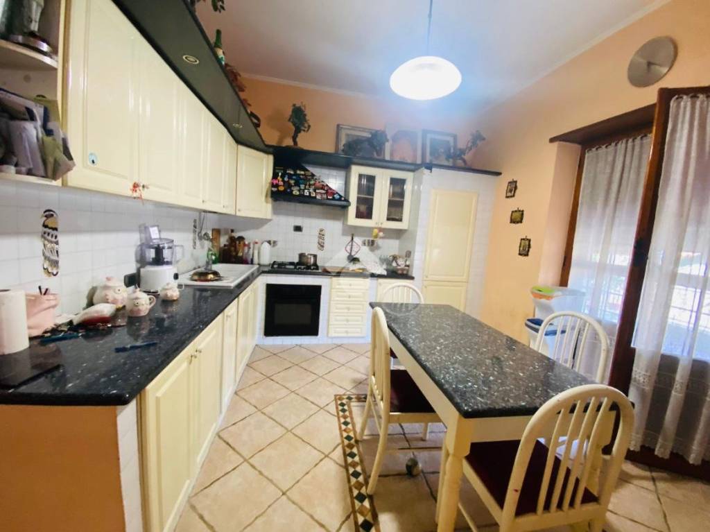 appartamento in vendita a Roma in zona Dragona/Bagnoletto