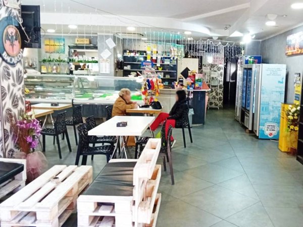 negozio in vendita a Roma in zona Ponte di Nona