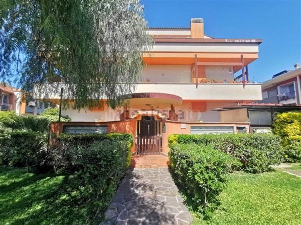 appartamento in vendita a Roma in zona Axa