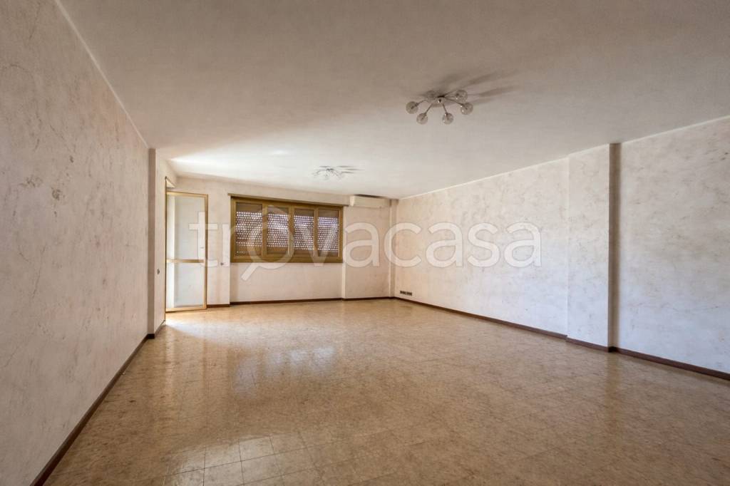 appartamento in vendita a Roma in zona Ardeatino