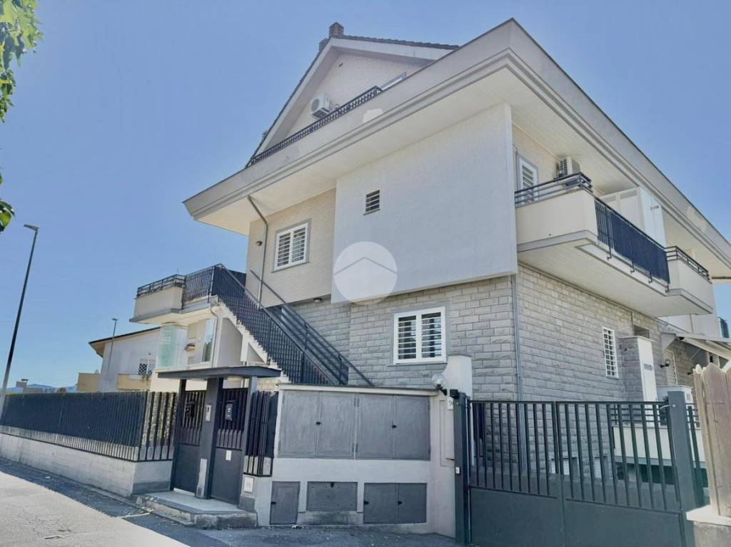 appartamento in vendita a Roma in zona Vitinia