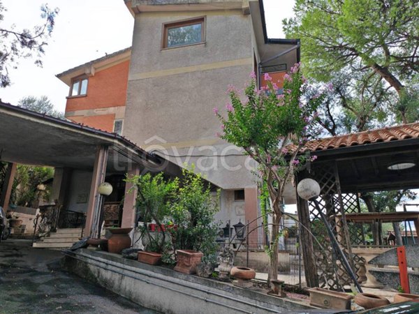 appartamento in vendita a Roma in zona Torre Angela