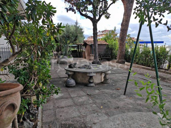 appartamento in vendita a Roma in zona Torre Angela