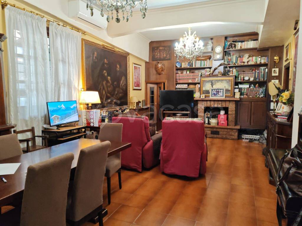 appartamento in vendita a Roma in zona Torre Angela