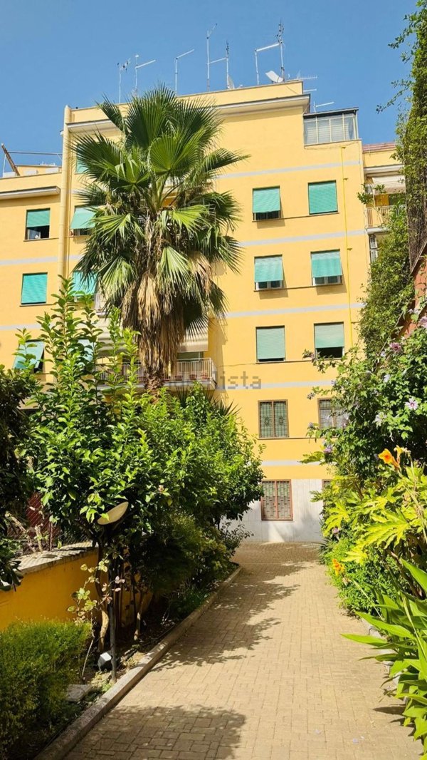 appartamento in vendita a Roma in zona Appio Claudio