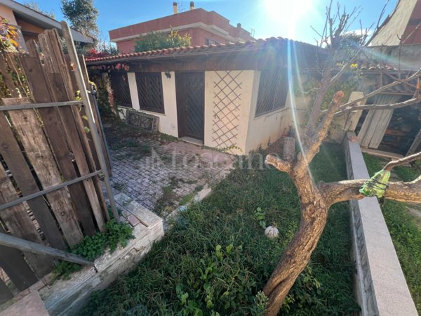 casa indipendente in vendita a Roma in zona Dragona/Bagnoletto