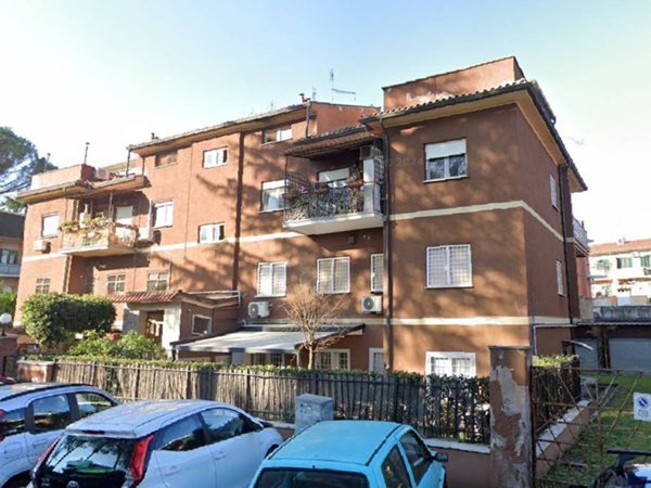 appartamento in vendita a Roma in zona Ardeatino
