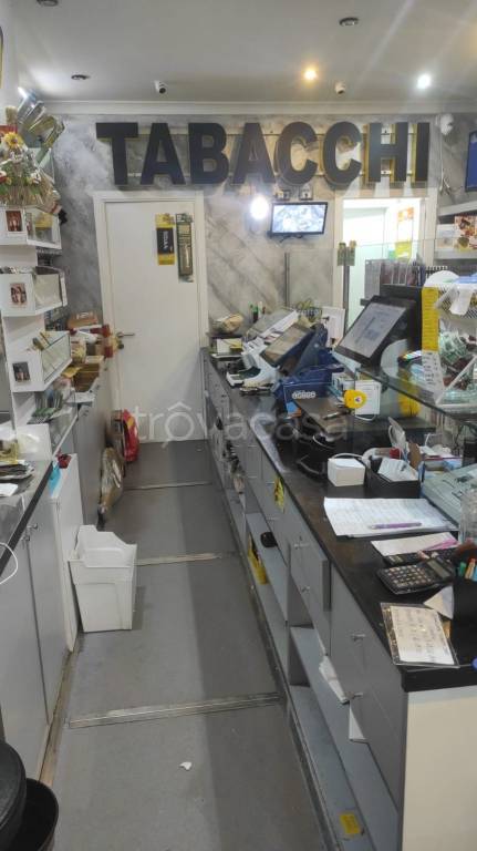 negozio in vendita a Roma in zona Don Bosco