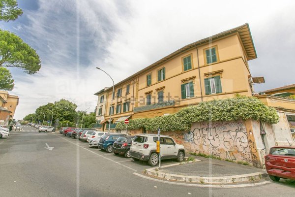 appartamento in vendita a Roma in zona Ostiense