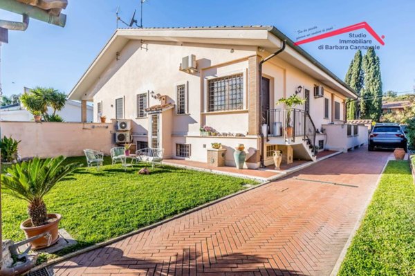 casa indipendente in vendita a Roma in zona Infernetto