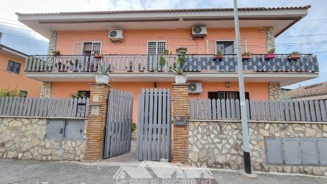 appartamento in vendita a Roma in zona Finocchio