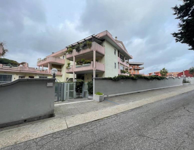 appartamento in vendita a Roma in zona Acilia