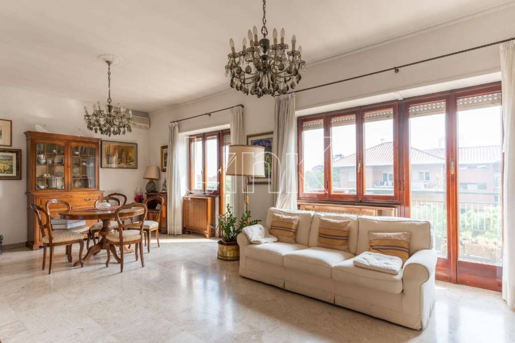 appartamento in vendita a Roma in zona EUR