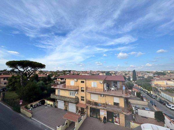 appartamento in vendita a Roma in zona Colle del Sole